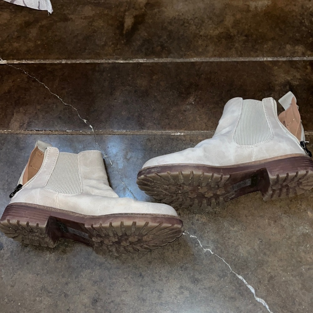 Blowfish booties size 8!!